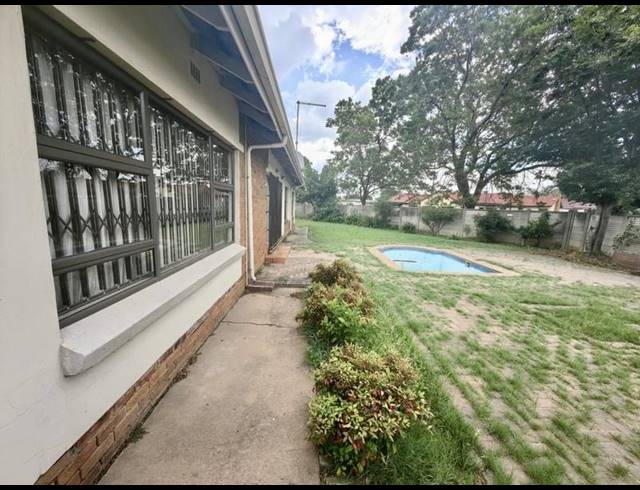 3 BEDROOM HOUSE FOR SALE IN VANDERBIJLPARK SE 6